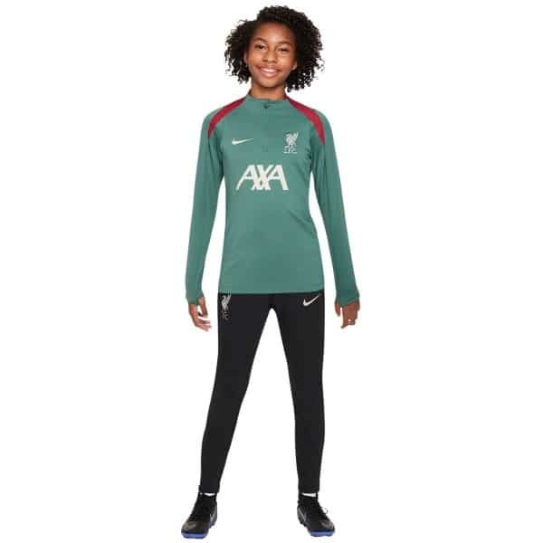 Nike Liverpool Strike Trainingspak 1/4-Zip 2024-2025 Kids Groen Zwart Rood Nike Liverpool Strike Trainingspak 1/4-Zip 2024-2025 Kids Groen Zwart Rood